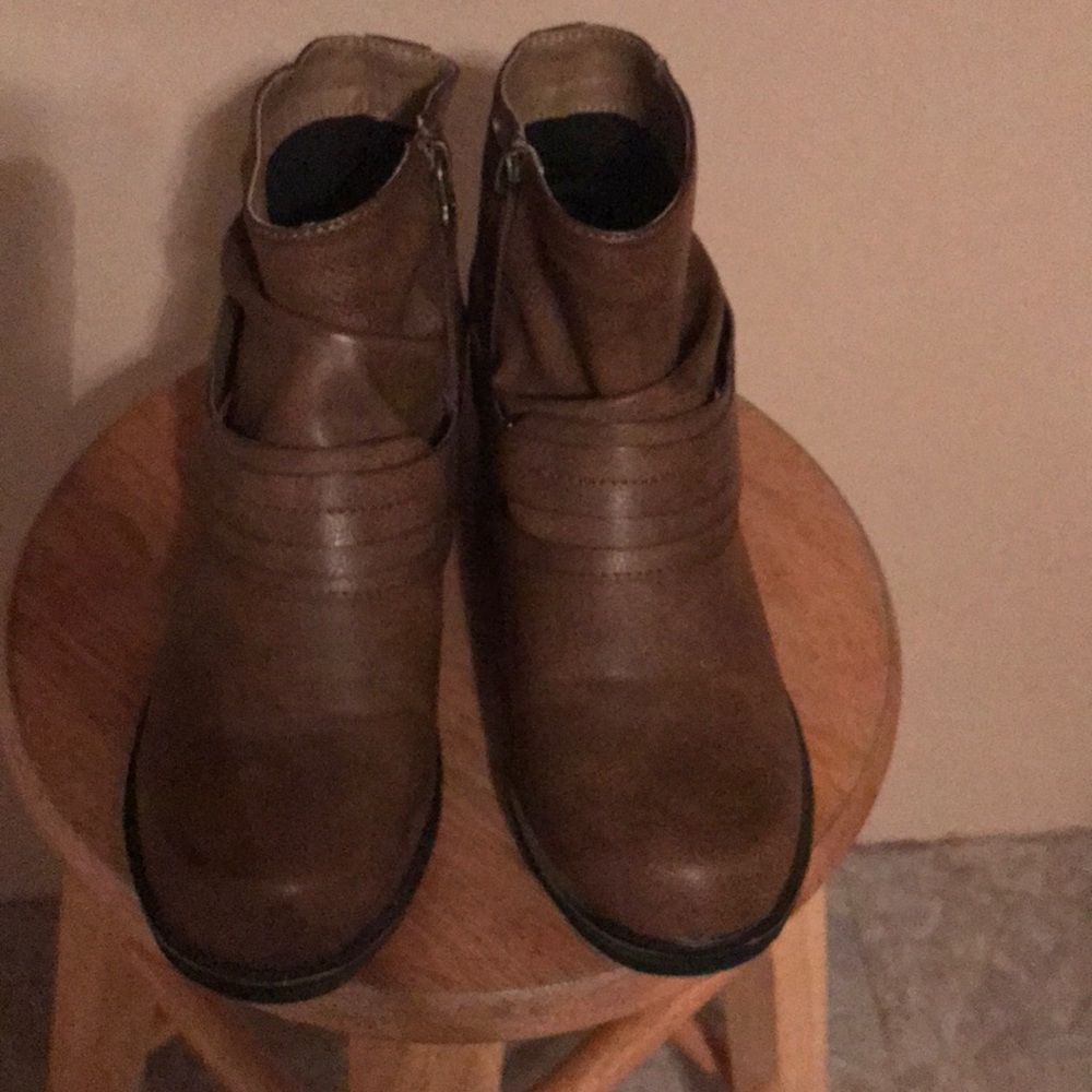 SOLD Booties - Picture 4 of 4